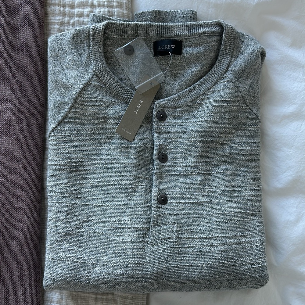 NWT J Crew Men’s Grey Henley. Size Medium
